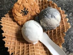 黑芝麻冰激淋-陕拾叁(袁家村店)