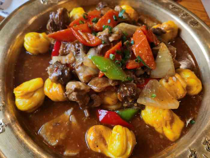 打分 点的羊排焖花卷,味道好极了,小花卷很可爱.适合女士吃.