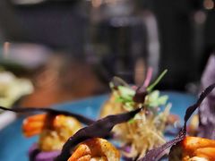 煎虾配紫薯泥薯片及姜味柠檬汁-AZUL by FUEL蓝色·法式酒馆(琶醍店)