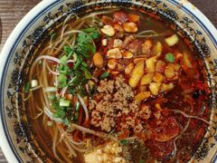 -爆炸头阿姨小四川正宗川味小吃(无任何分店)
