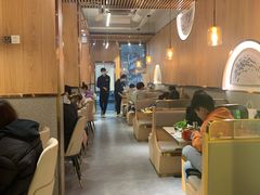 大堂-围炉肉舍•炭烤活鳗•丹东海鲜烤肉(步行街店)