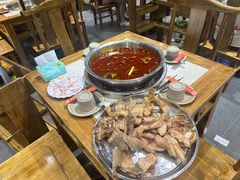 -肖肖酸萝卜鱼火锅(总店)