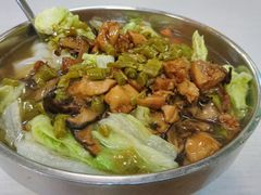 香菇鸡肉粉-龙香记桂林米粉(东扬威街11号楼店)