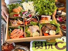 -山野的朋友露营炭火烤肉