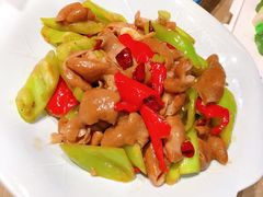 尖椒肥肠-瓦国小镇·果木烤鸭·融合菜(西口店)