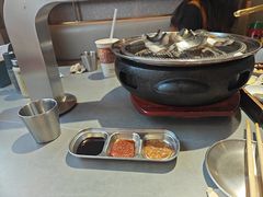 -围炉肉舍•炭烤活鳗•丹东海鲜烤肉(步行街店)