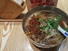 -魔都三兄弟酸辣粉·蘸卤炸串(虹桥万科店)