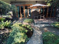 -Chom Cafe and Restaurant