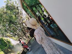 -Chom Cafe and Restaurant