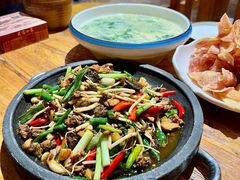 思茅小炒鸡-老滇山寨•云南特色菜•地方菜•民族风情歌舞表演(金碧店)