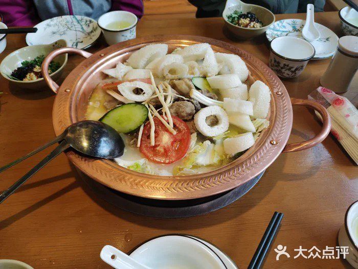 汤汁好浓，很好喝，两个人小份就够了