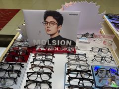 -美式眼镜·授权蔡司.依视路.尼康.豪雅.明月(人民广场店)