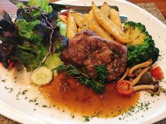 -Chom Cafe and Restaurant