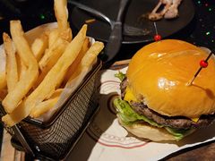 -BOURBON 玻本美式餐厅酒吧(虹桥新天地店)