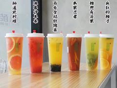 满满的诱惑，小朋友很喜欢那边的茶和面包-面包和茶(万联店)