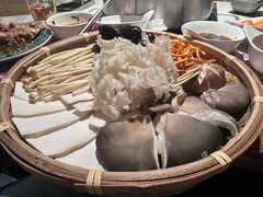 -尚尚仙·酸汤猪手·猪肚鸡火锅(华联万柳购物中心店)