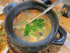 膏蟹鲜虾砂锅粥-官塘鱻鱻鱼生