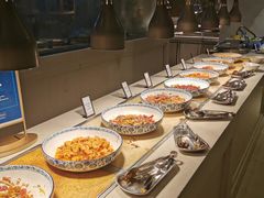 自助取餐区-海口绿发希尔顿酒店-田园汇自助餐·三文鱼·海鲜