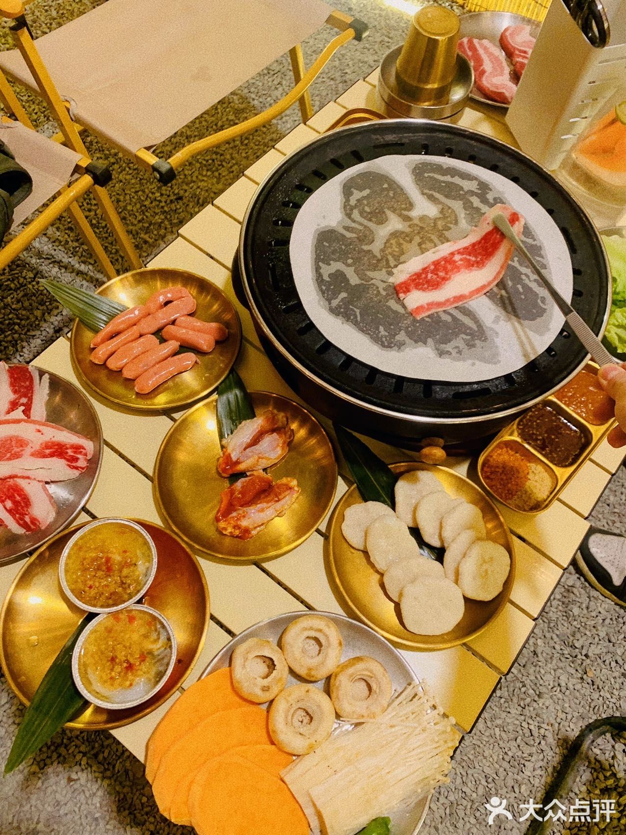 绝了‼️氛围感十足的城市露营烤肉👏