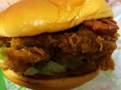 吮指十三鲜小龙虾烤鸡堡/鸡肉卷-肯德基(胜利店)