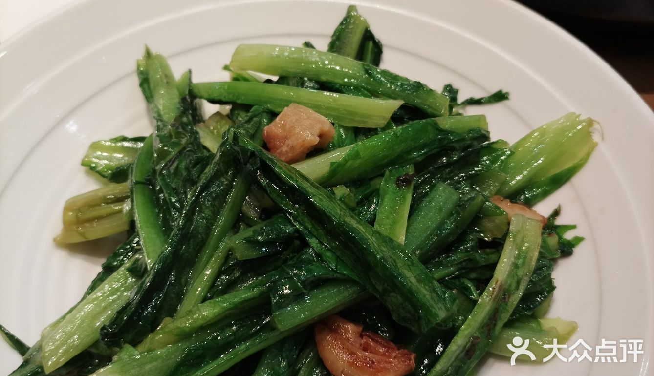 这一间客家菜顶呱呱，客似云来