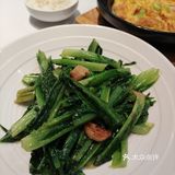 这一间客家菜顶呱呱，客似云来