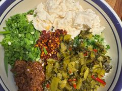 -云阿蛮云南生烫牛肉米线(奉贤路店)