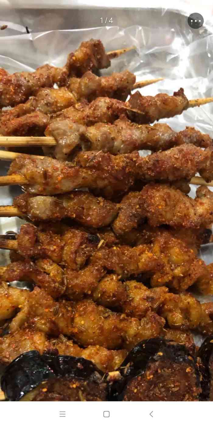 打分 80 /人 服务员态度不好 价格贵 食材还不新