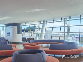 成都天府国际机场候机区和全景落地窗