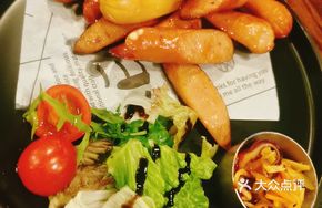 German Sausage Slices with Flavored Pickled Slaw
