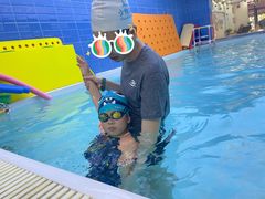 -蓝鲸奇亲子游泳俱乐部