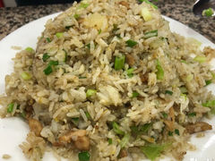 菠萝鸡粒炒饭-新鸿发咖啡美食
