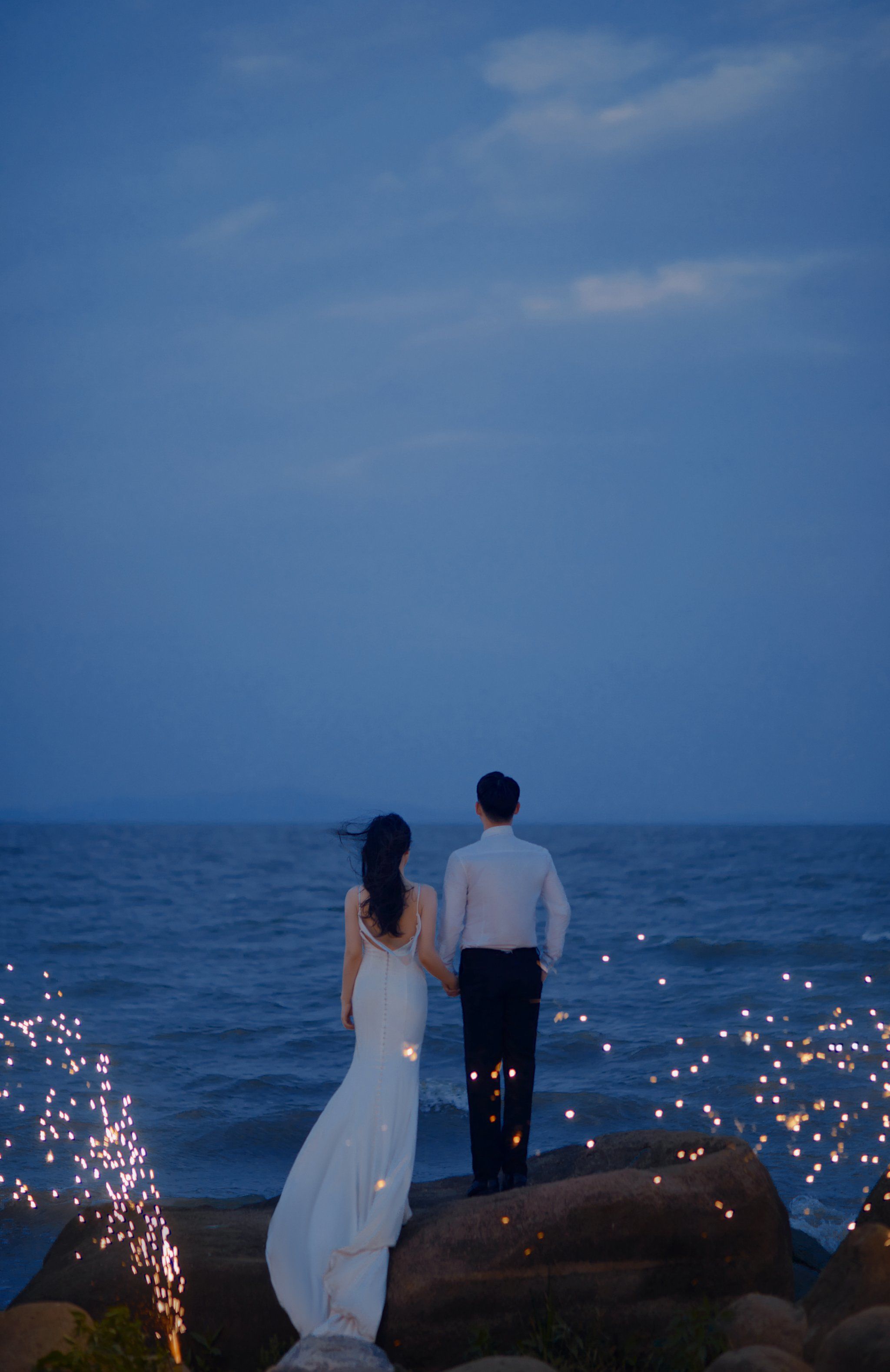 干净无杂质的深蓝色天空
沉稳到给内心带去平静
浩瀚无际的