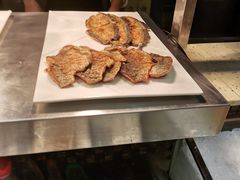 煎秋刀鱼-温州王朝大酒店-自助餐厅