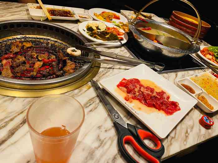 火炉火自助餐(喜隆多店"等位一个小时,告诉我们闭餐了!吃不了.