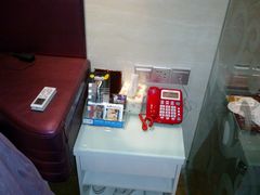 床头柜-肯定精品酒店(南京龙江地铁站省妇幼保健院南门店)