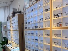 -天空之镜眼镜店蔡司依视路配镜授权零售店(望京颐堤港店)