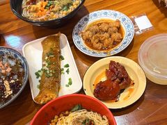 -爆炸头阿姨小四川正宗川味小吃(无任何分店)
