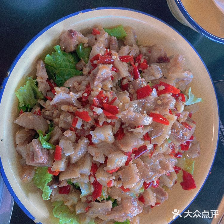 去的是一点，路过了二店，一店靠江边想要靠窗位置需要提