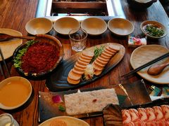 -老牌坊云南鱼豆花火锅(爱建店)