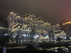-凤凰路何眼镜香辣蟹(花果园店)