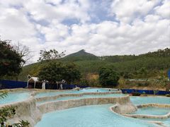 -十万大山布透温泉