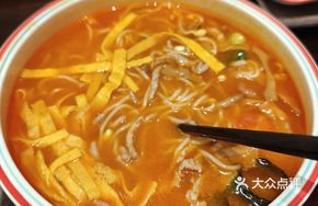 Tomato Sauce Noodles with Shredded Pork