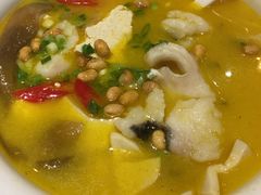 -渝是乎酸菜鱼(龙旗购物中心店)