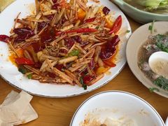 -大众跷脚牛肉馆·非遗传承单位(峨眉山店)