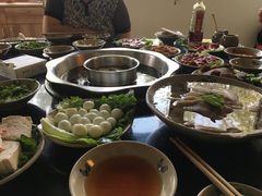 -茅草房·河畔园林火锅