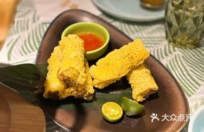 Nyonya Crispy Oyster Roll