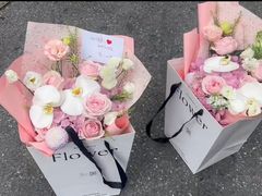 -何兮花店·气球派对鲜花店(马桥银春路万科城店)