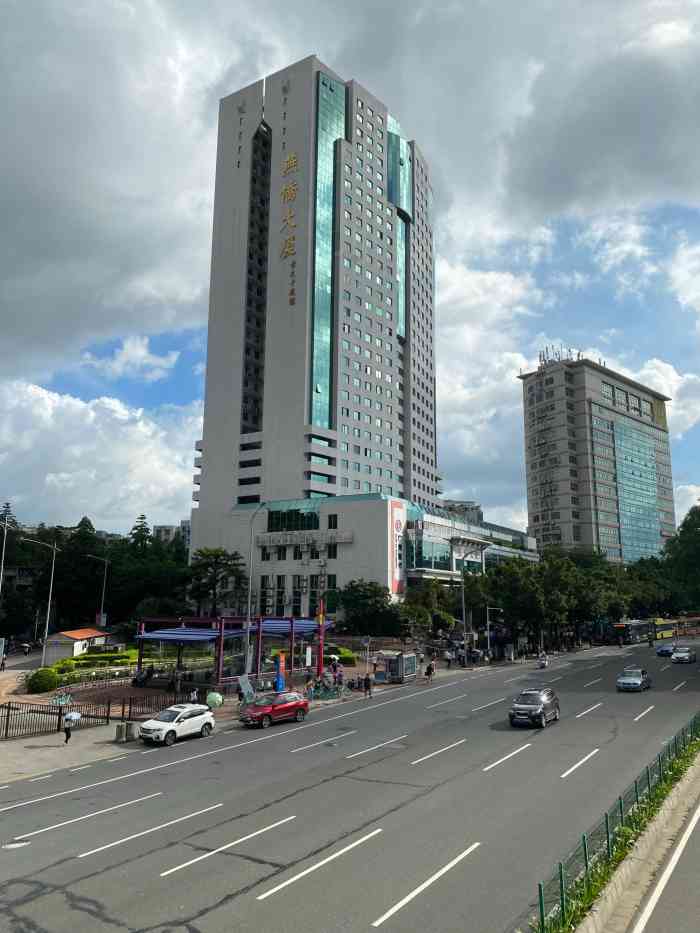 燕侨大厦-"大厦位置在燕岭路89号.这是一栋有三十层."-大众点评移动版