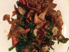 烤蘑菇炒菠菜-京尊烤鸭店JINGZUN(春秀路店)
